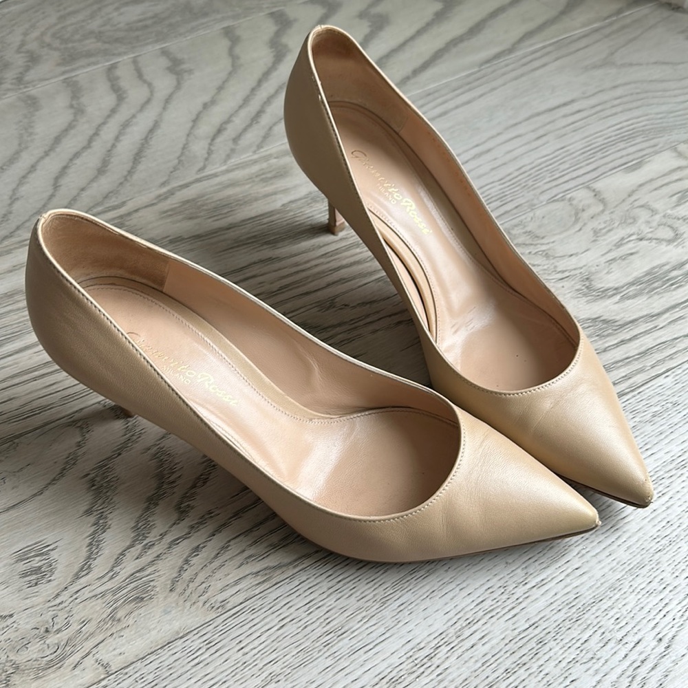 Gianvito Rossi Nude Pointed Toe Heels